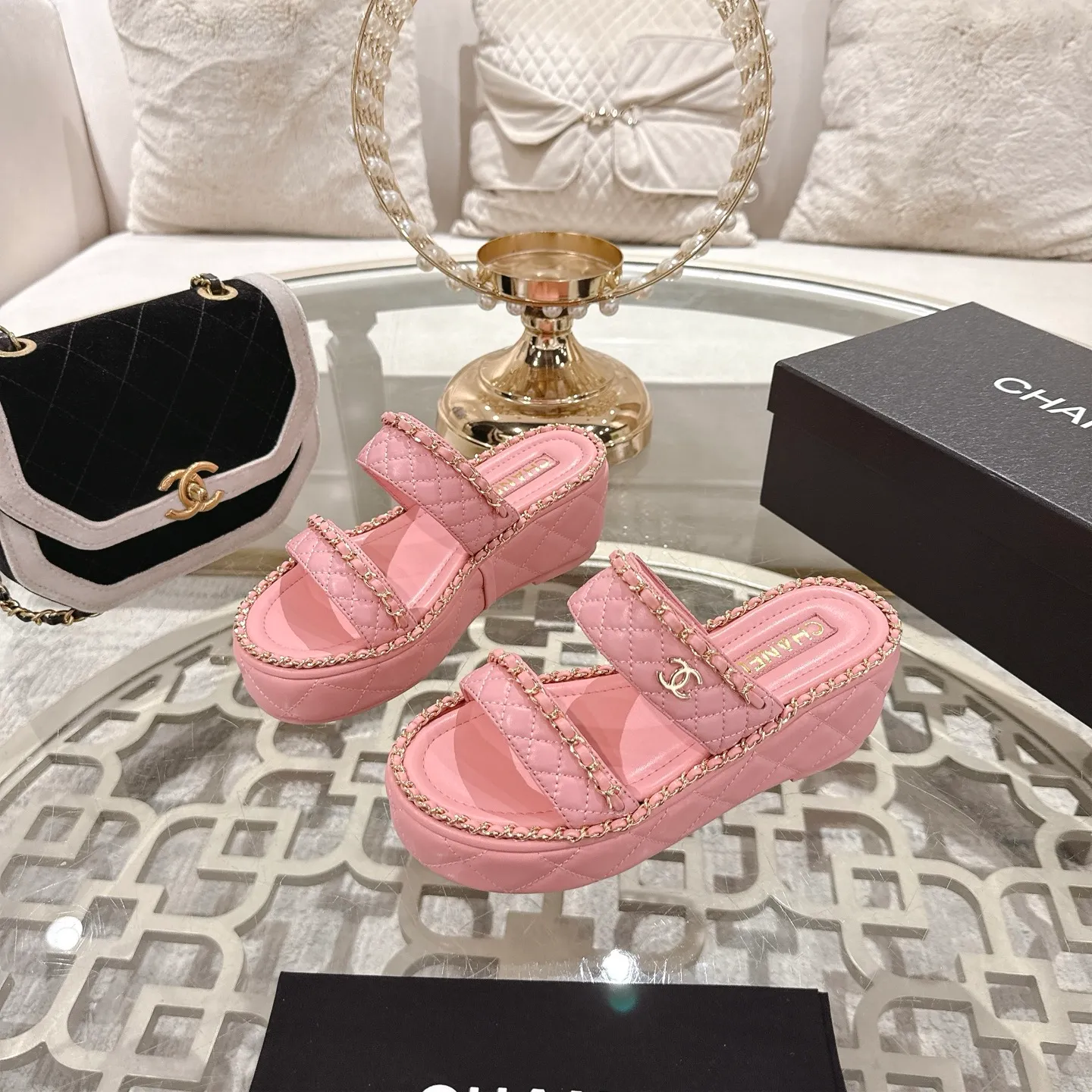 💕💕Factory direct selling price p600💕💕 𝐂𝐇𝐀𝐍𝐄𝐋 | Xiaoxiang 25𝐬𝐬 🦋2025 Spring and Summer New Products Counter Classic Xiaoxiang Double C Diamond Chain Slippers Series New〰 🍬 A must-have in the BS fashion circle The matching will interpret the meticulous, minimalist and classic elements that will never fade away. 💋 Showing a unique dressing style that is too beautiful to say. A must-have for summer... Upper: original high-customized lambskin. Lining: imported mixed sheepskin lining. Outsole: original molded non-slip outsole. Shoe size: 35-39 (34.40.41.42 customization is not returnable).